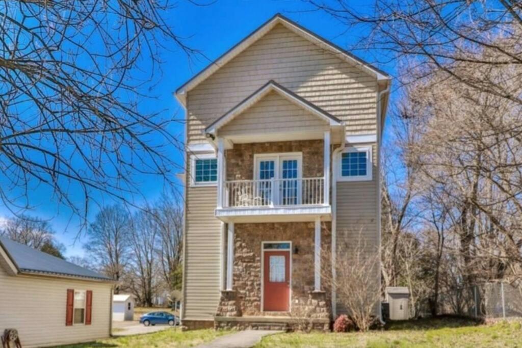 Skinny Big House In Jefferson City Buitenkant foto